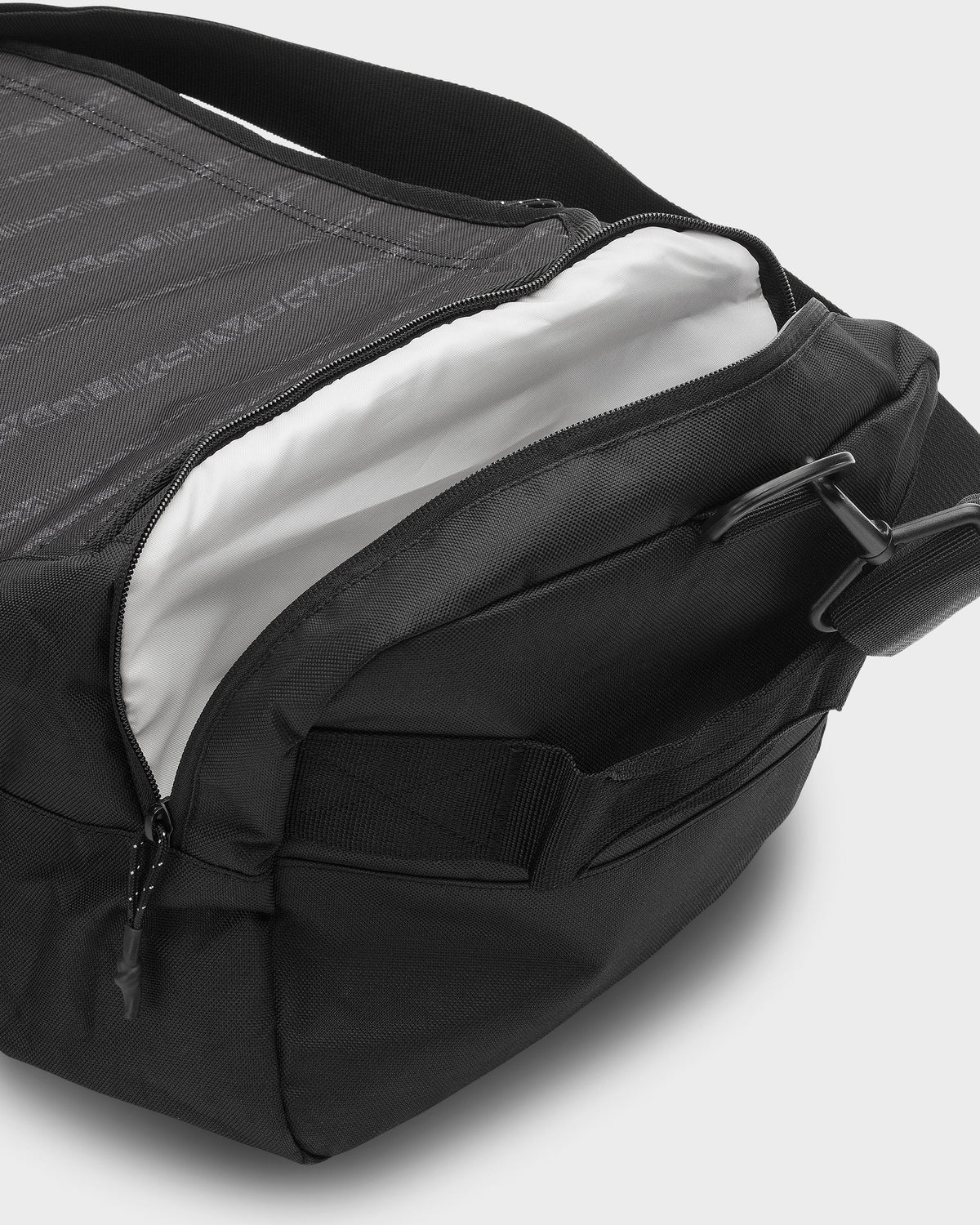 Shelter Duffel - Black | Quick SilverLatest